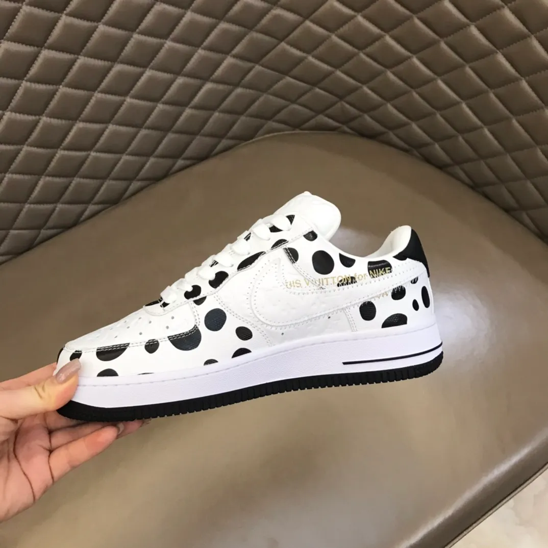 Men's shoes 💰p420 "*OUIS *UITTO*x" x OFF-WHITE x Nike tripartite collaboration! Yayoi Kusama's collaboration series is a trendy men's casual sports shoe with unrivaled color matching. The design idea basically continues the style of THE TEN. The Swoosh line and tongue label have a very familiar visual effect, and are both fashionable and trendy! A must-have for fashionistas! The effect on your feet is absolutely stunning!  Size: 38-45